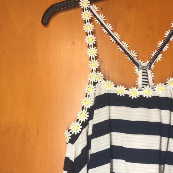 🌼BONGO🌼BLUE & WHITE STRIPED DAISY TANK TOP🌼 - Picture 4 of 8
